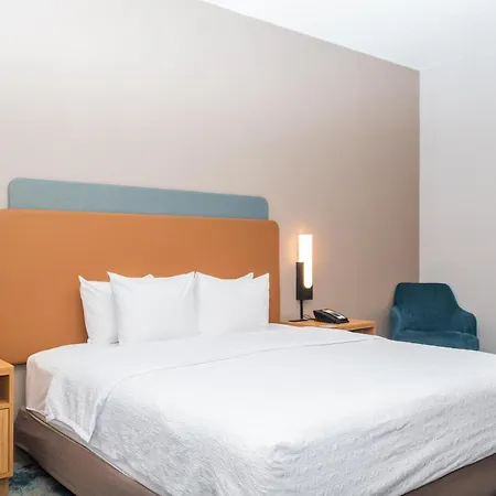 Hampton Inn & Suites Addison