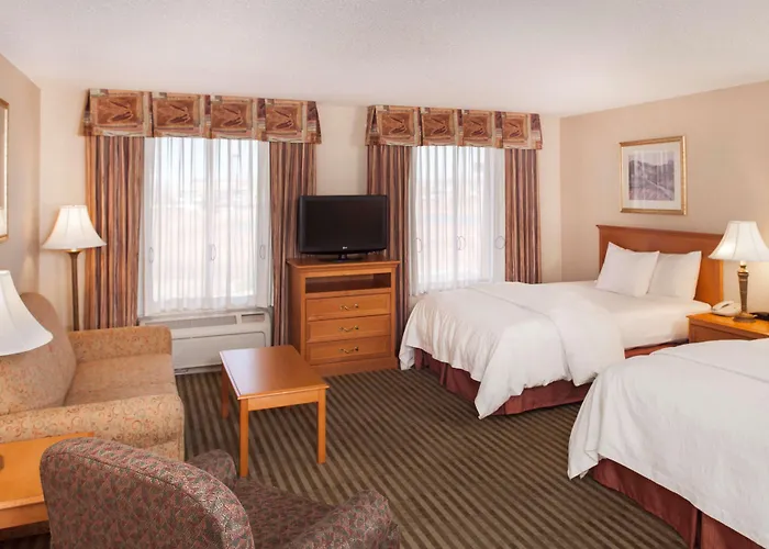 Hampton & Hotel